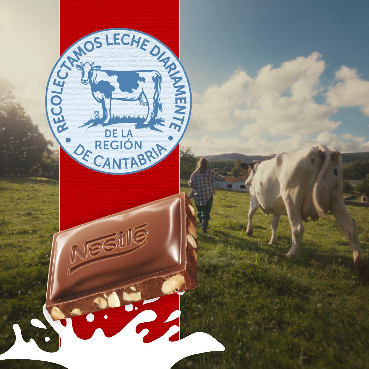 Chocolate con leche y avellanas Nestlé Extrafino sin gluten 123 g. — otra vista del envase